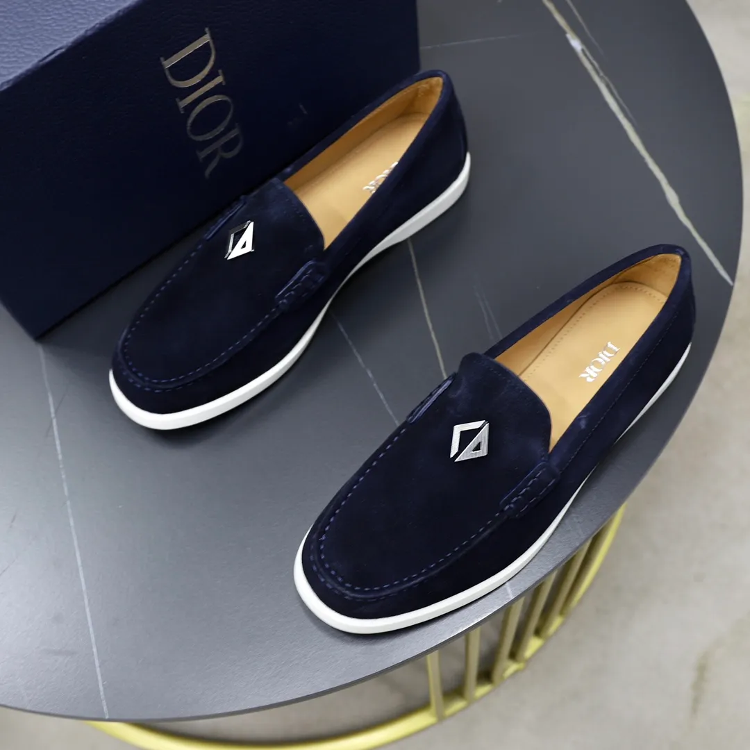 Ex-factory price: 540🙅‍♂️🙅‍♂️🙅‍♂️ Brand: Dior DIOR Standard code: Men's code 38/44 (45 can be customized) Grade: Same as the official website Material: Original cowhide stitching, cowhide lining, original TPU wear-resistant soft outsole Style categories: Leisure and sports version, footwear for driving, young fashion, European and American trends, British style Color: actual picture color